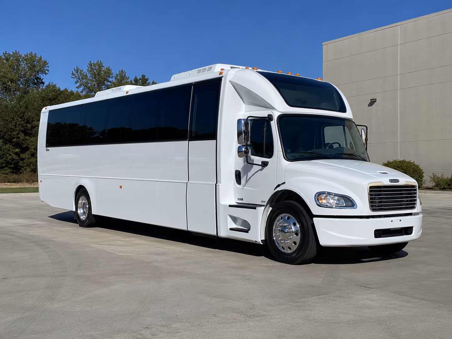asheville 28 passenger party bus